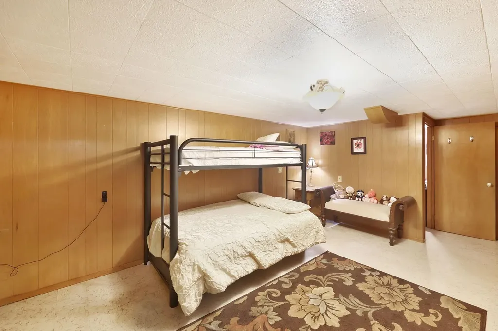 1719 S Grove Wichita KS 67211