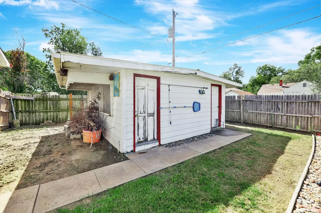 1719 S Grove Wichita KS 67211