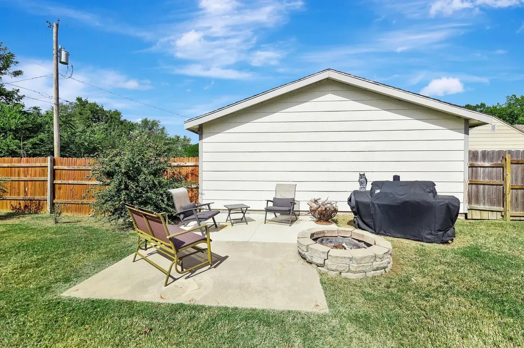 1719 S Grove Wichita KS 67211
