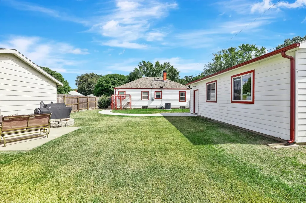 1719 S Grove Wichita KS 67211