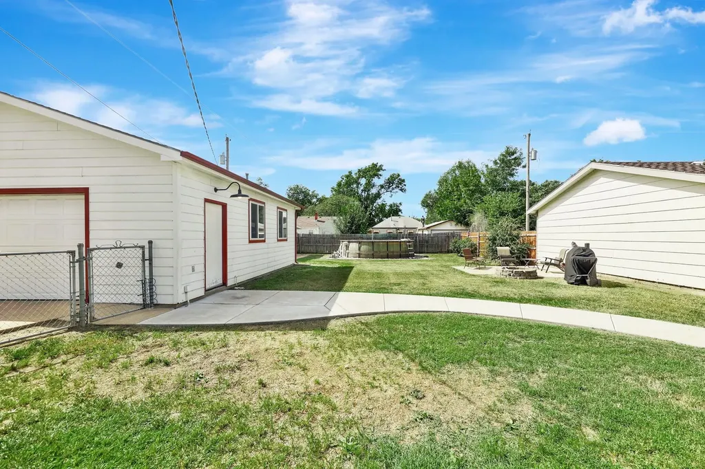 1719 S Grove Wichita KS 67211