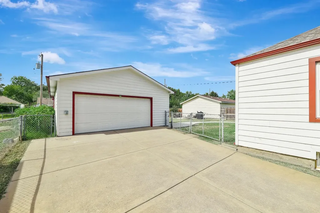 1719 S Grove Wichita KS 67211