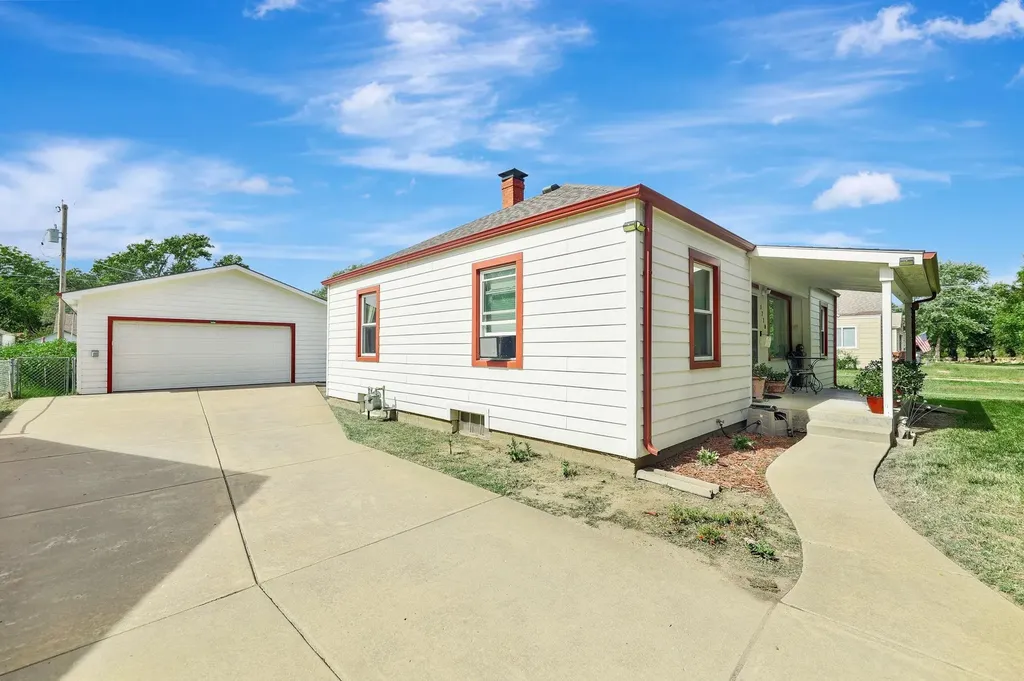 1719 S Grove Wichita KS 67211