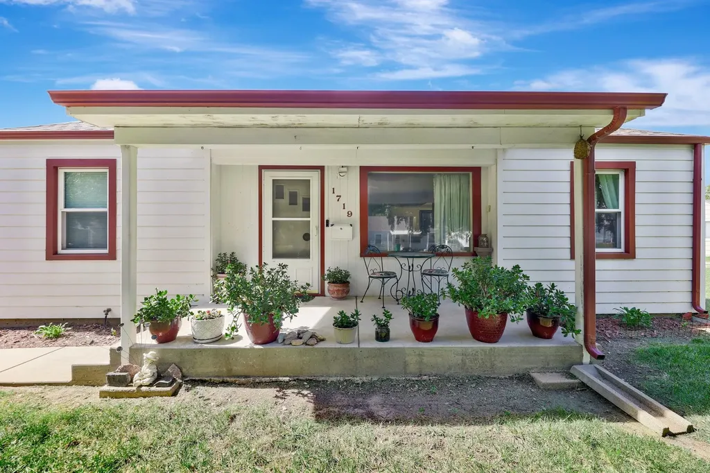 1719 S Grove Wichita KS 67211