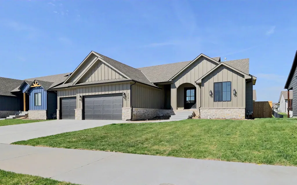 2541 N Bluestone Street Andover KS 67002