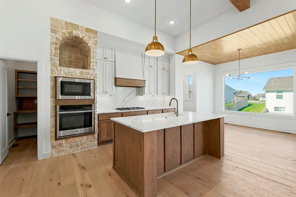 2541 N Bluestone Street Andover KS 67002