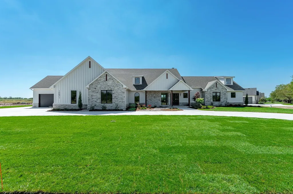 16671 W Hickory Street Goddard KS 67052