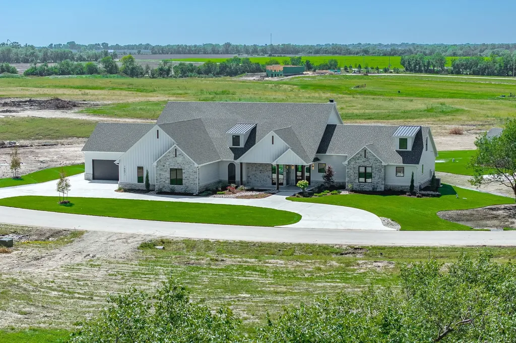 16671 W Hickory Street Goddard KS 67052