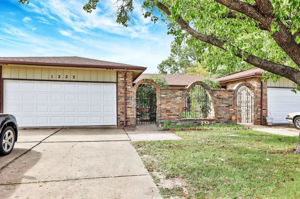 1221 S Governeour Road Wichita KS 67207