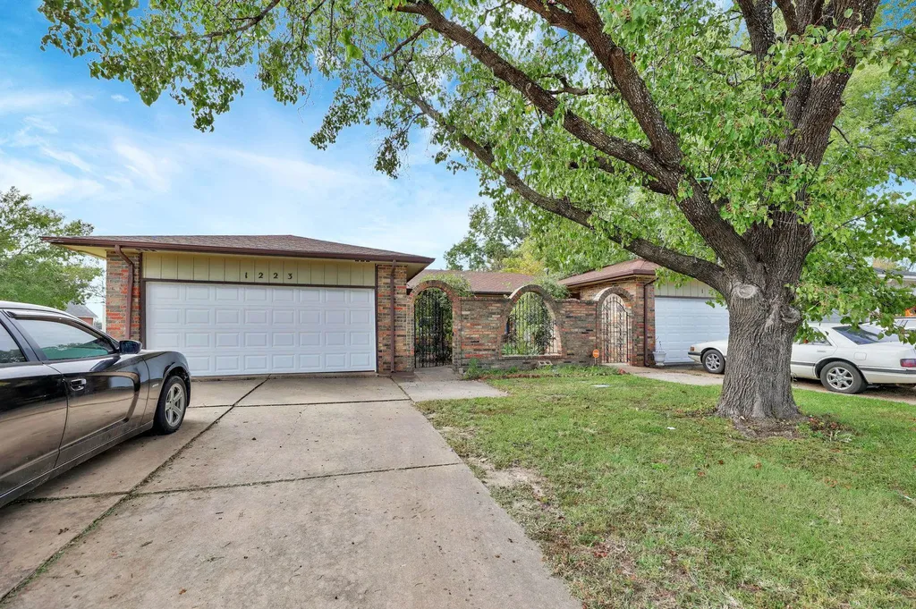 1221 S Governeour Road Wichita KS 67207