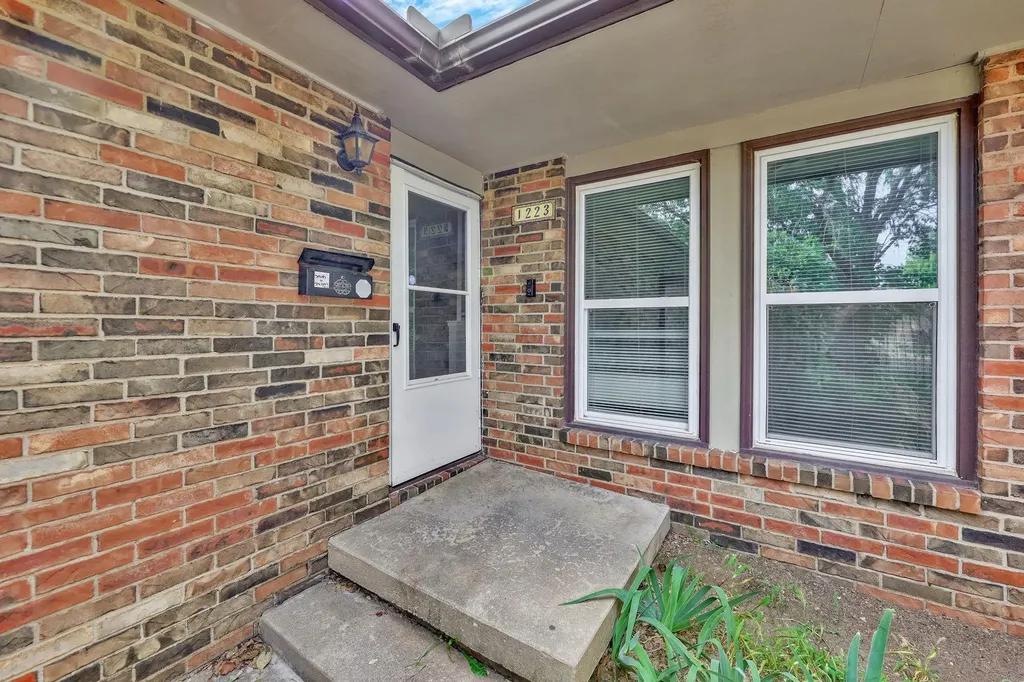1221 S Governeour Road Wichita KS 67207