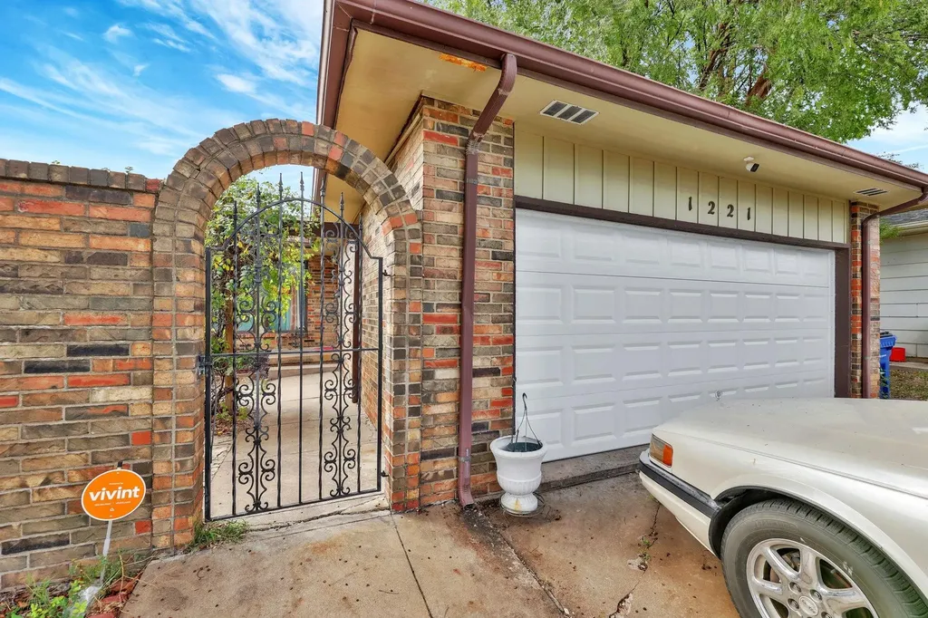1221 S Governeour Road Wichita KS 67207