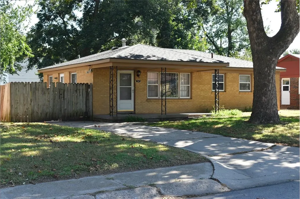 214 Stearns Avenue Haysville KS 67060