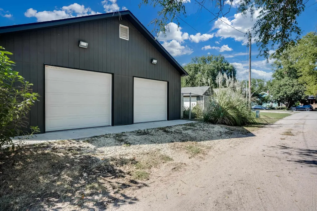 910 N Walnut Street Hutchinson KS 67501