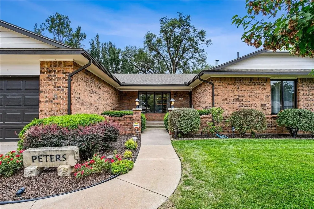 229 S Gleneagles Court Wichita KS 67209