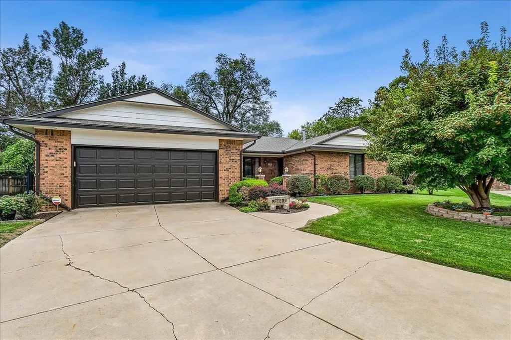 229 S Gleneagles Court Wichita KS 67209