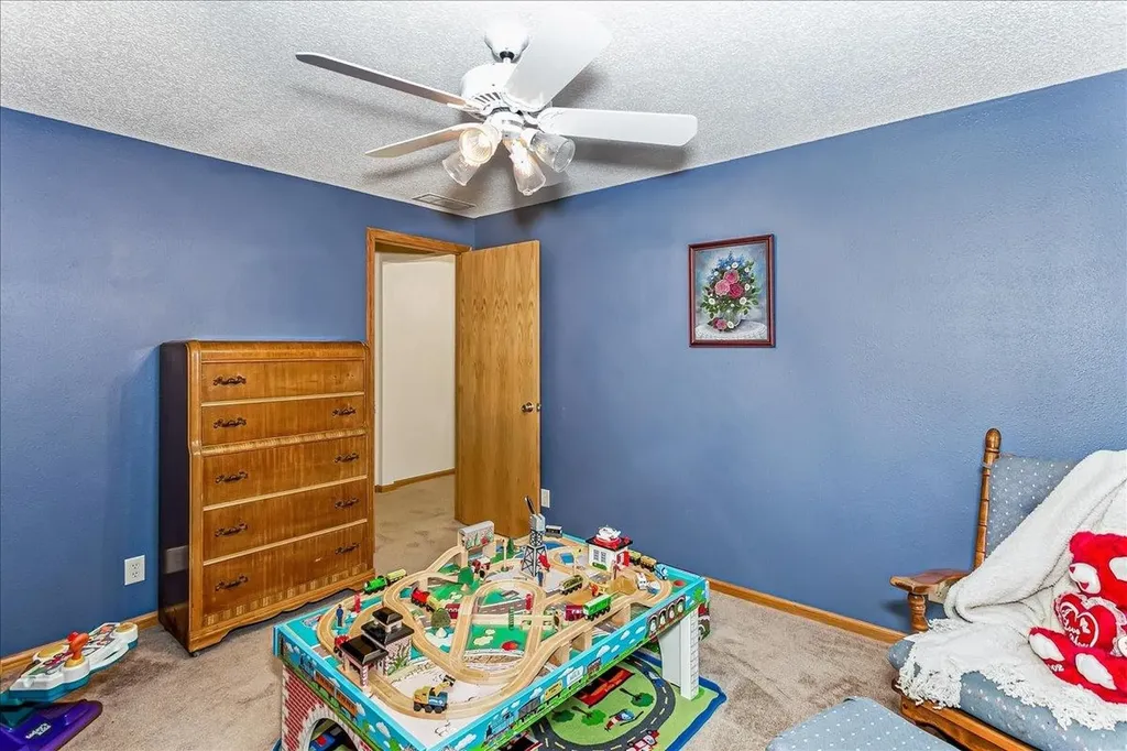 229 S Gleneagles Court Wichita KS 67209