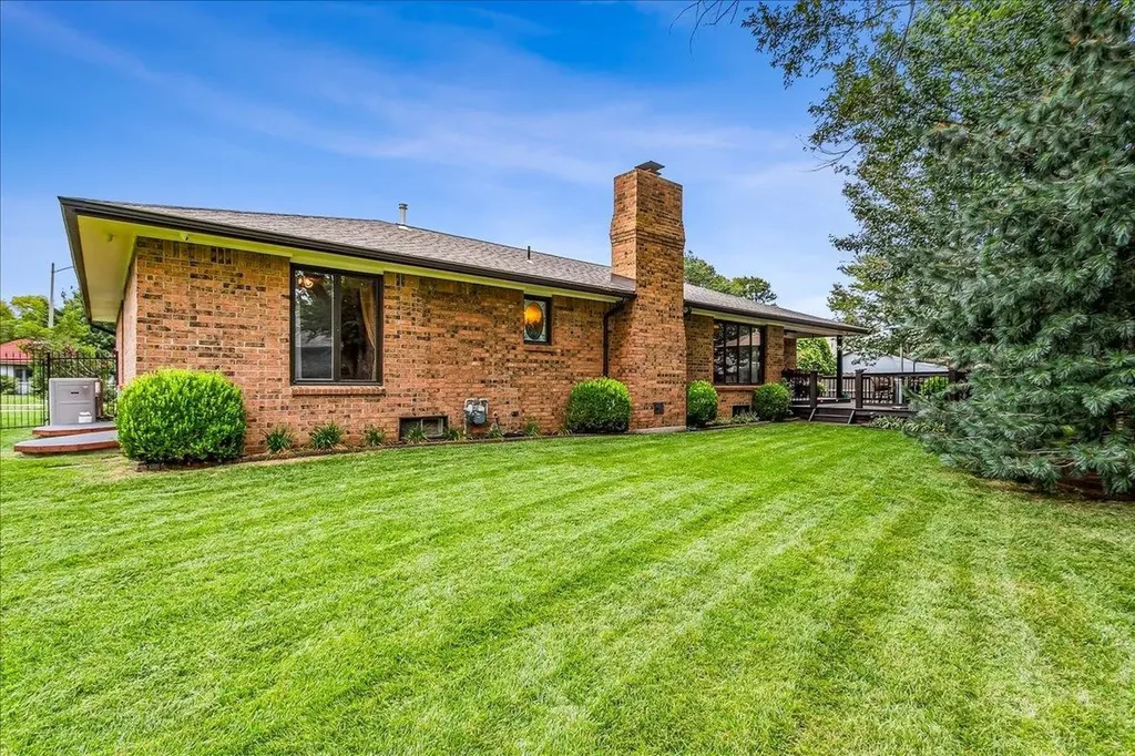 229 S Gleneagles Court Wichita KS 67209