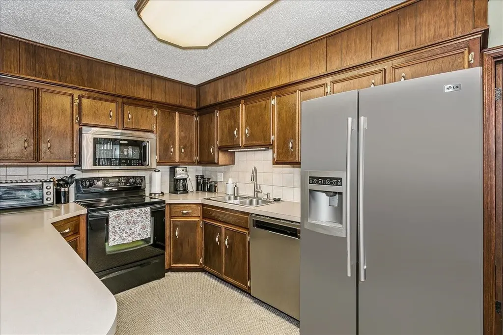 229 S Gleneagles Court Wichita KS 67209
