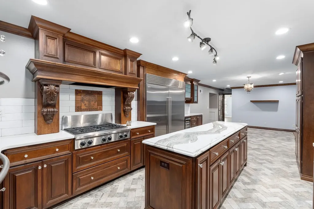 689 N Broadmoor Wichita KS 67206