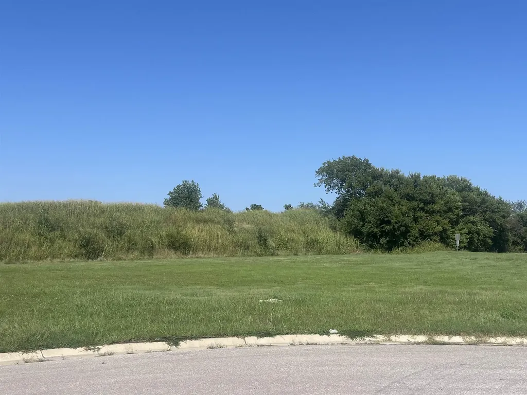 4642 W Emerald Bay Court Wichita KS 67205