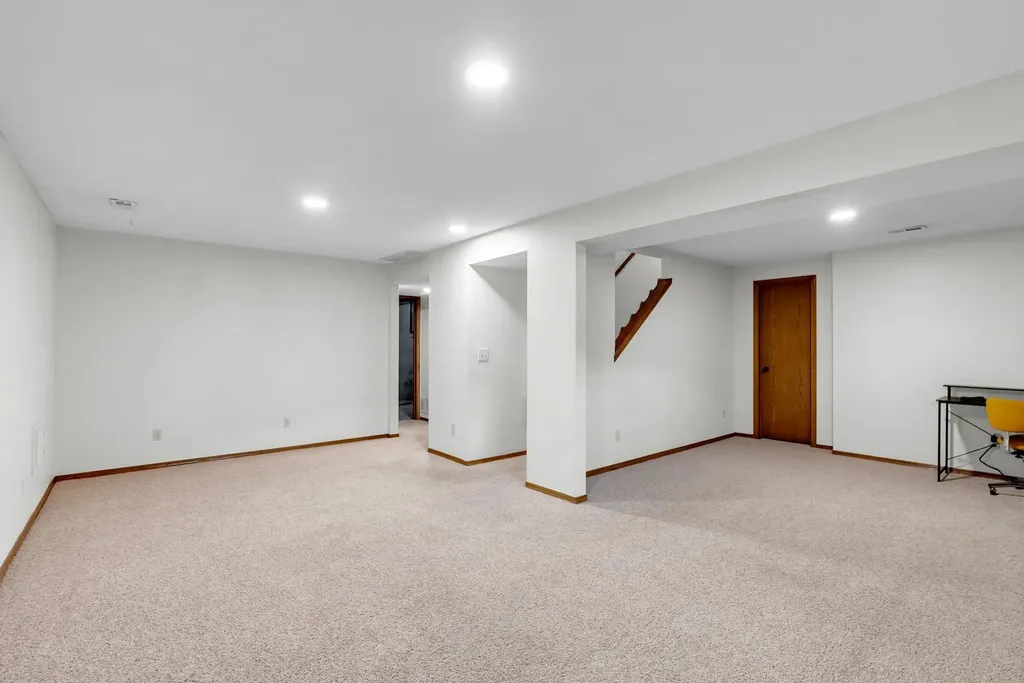 1937 S Shiloh Circle Wichita KS 67207