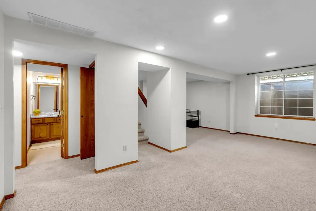 1937 S Shiloh Circle Wichita KS 67207