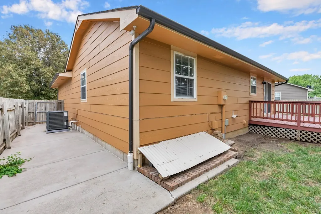 1937 S Shiloh Circle Wichita KS 67207