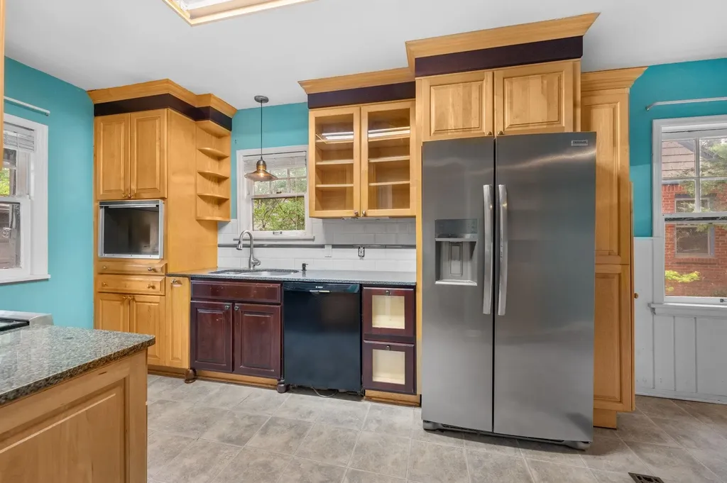 121 N Parkwood Lane Wichita KS 67208
