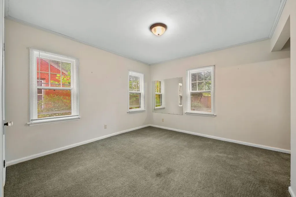 121 N Parkwood Lane Wichita KS 67208