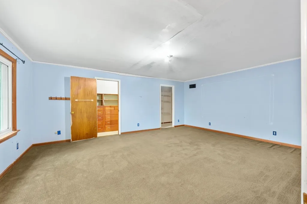 121 N Parkwood Lane Wichita KS 67208