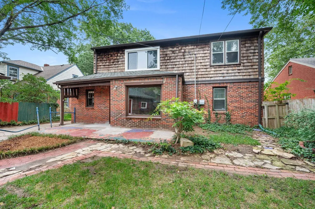 121 N Parkwood Lane Wichita KS 67208