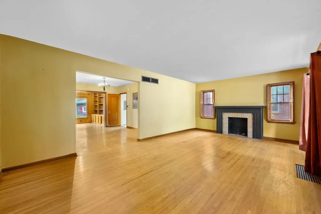 121 N Parkwood Lane Wichita KS 67208