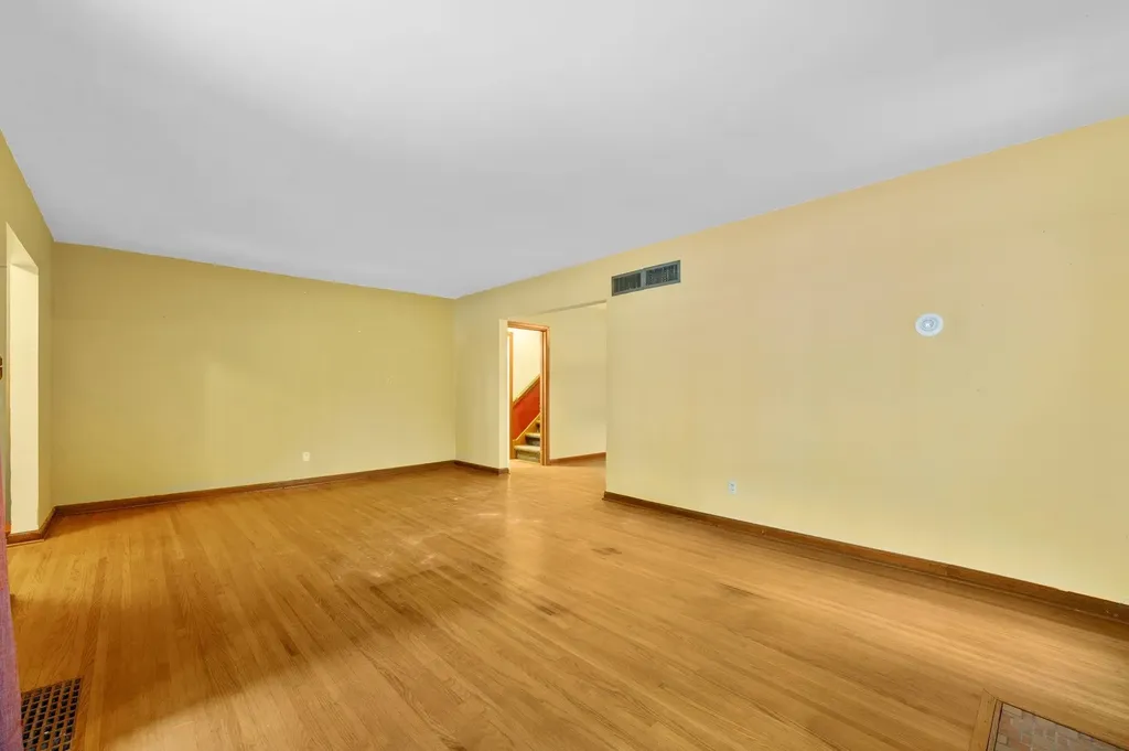 121 N Parkwood Lane Wichita KS 67208