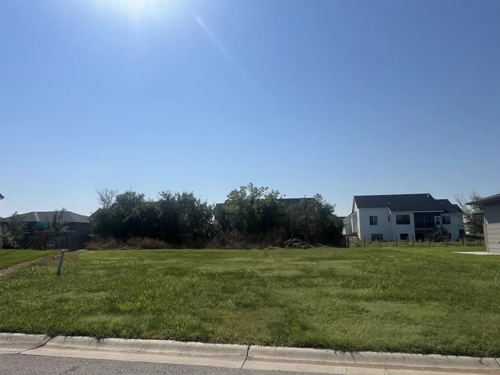 4662 W Emerald Bay Court Wichita KS 67205