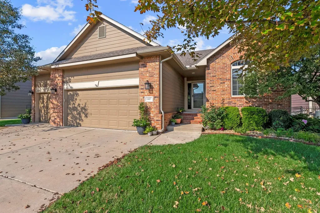 1007 S Lynnrae Wichita KS 67207
