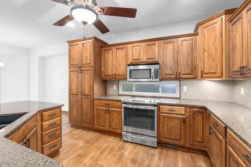 1007 S Lynnrae Wichita KS 67207