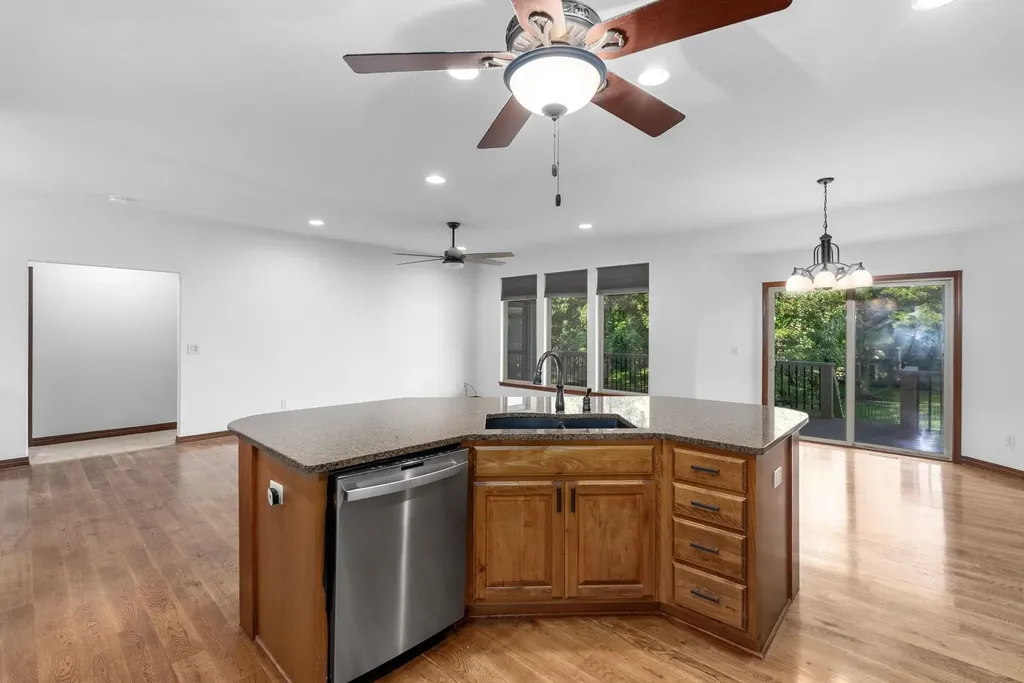 1007 S Lynnrae Wichita KS 67207