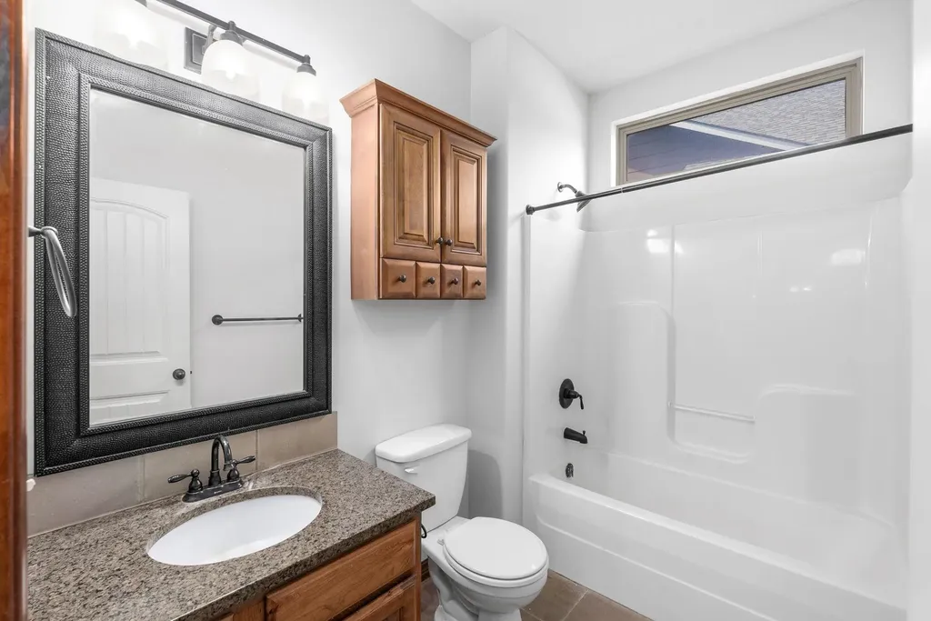 1007 S Lynnrae Wichita KS 67207