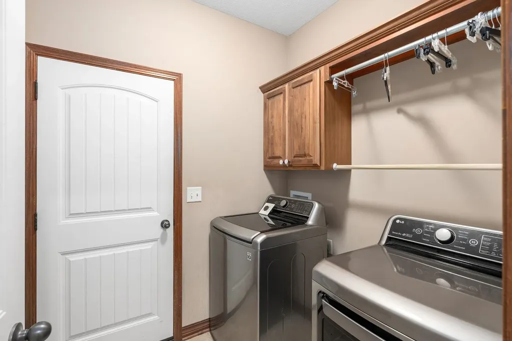 1007 S Lynnrae Wichita KS 67207