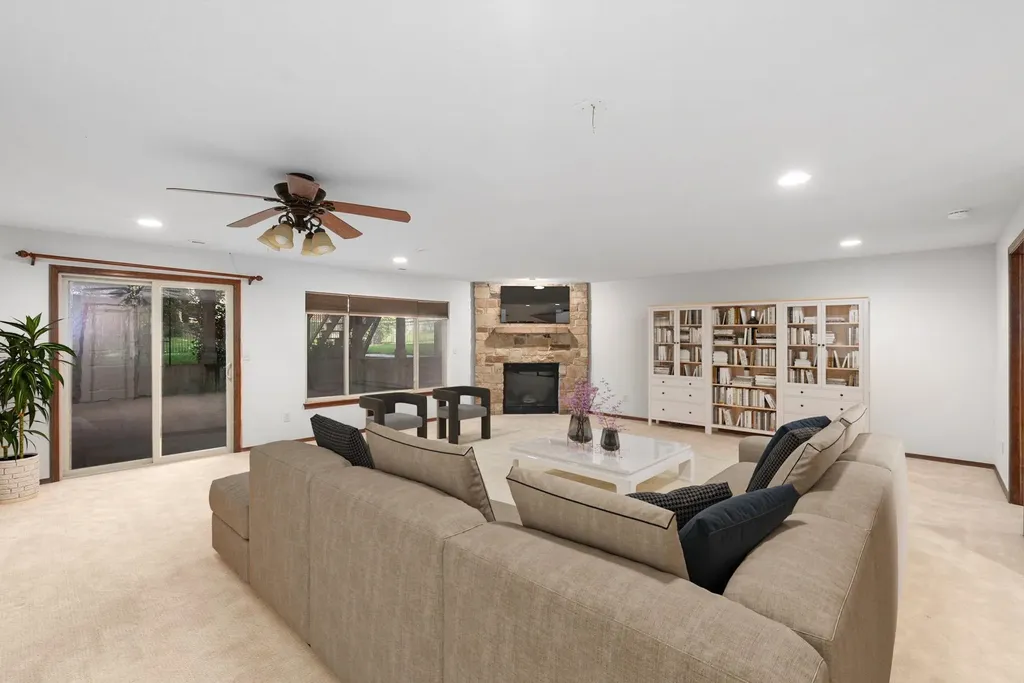 1007 S Lynnrae Wichita KS 67207