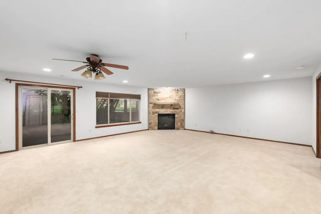 1007 S Lynnrae Wichita KS 67207