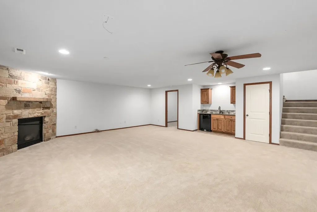 1007 S Lynnrae Wichita KS 67207