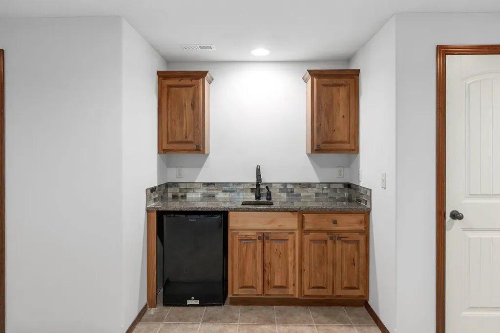1007 S Lynnrae Wichita KS 67207
