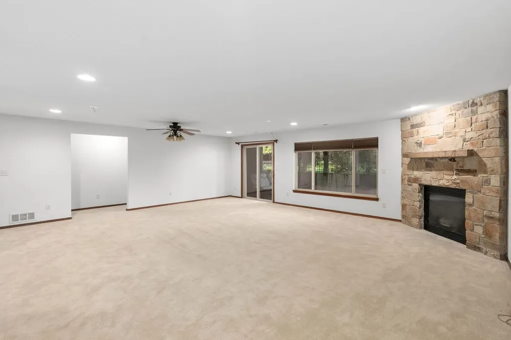 1007 S Lynnrae Wichita KS 67207