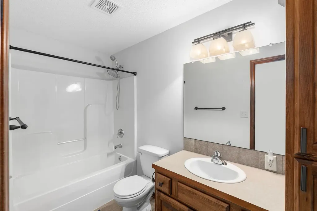 1007 S Lynnrae Wichita KS 67207