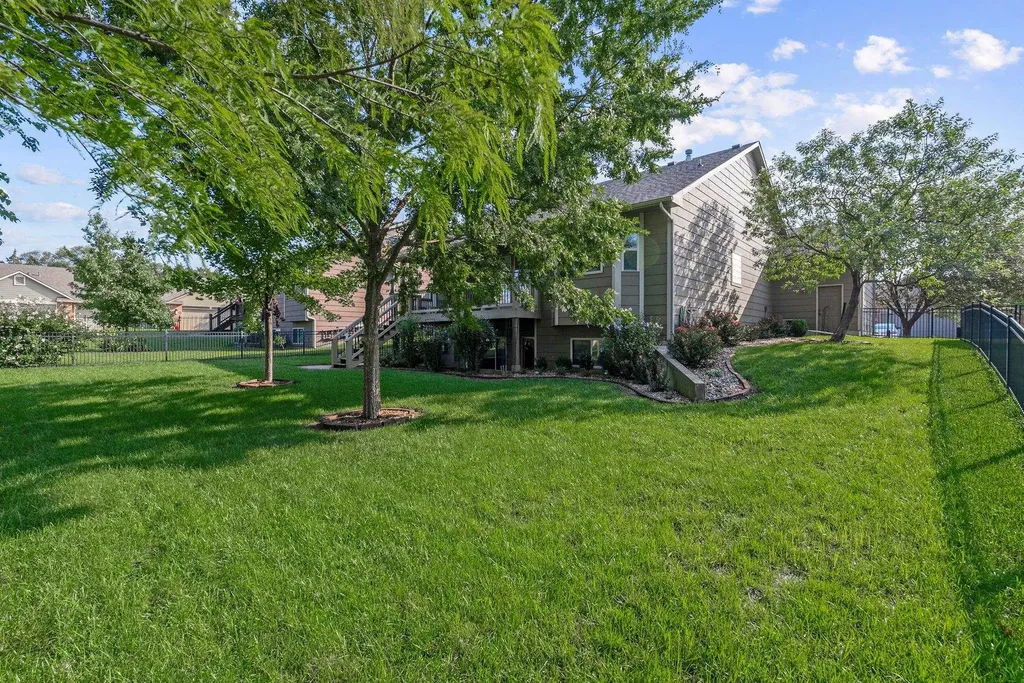 1007 S Lynnrae Wichita KS 67207