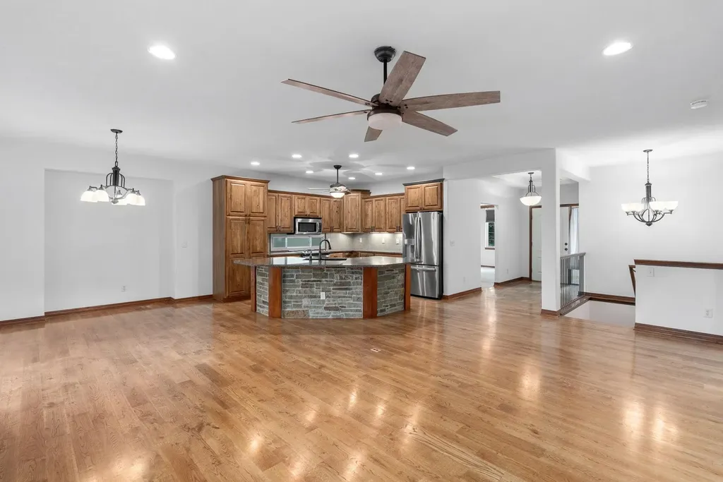 1007 S Lynnrae Wichita KS 67207