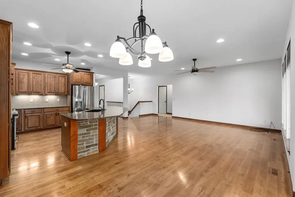 1007 S Lynnrae Wichita KS 67207