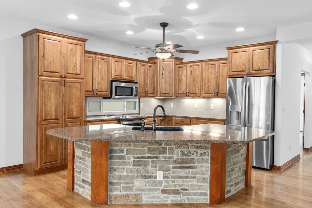 1007 S Lynnrae Wichita KS 67207